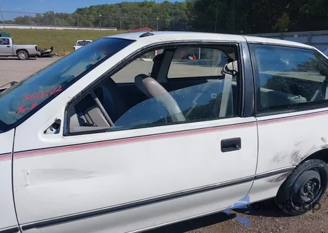 1993 Geo Metro z USA, uszkodzony, nr VIN 2C1MR2461P6753777